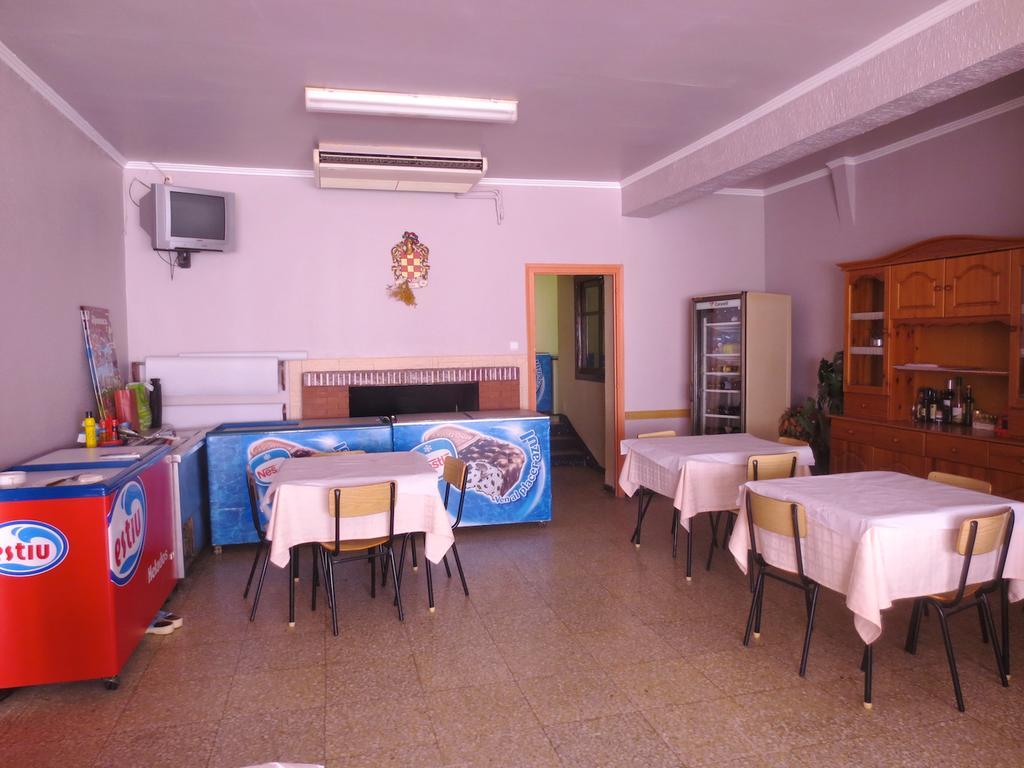 Hostal Roca Fayón المظهر الخارجي الصورة