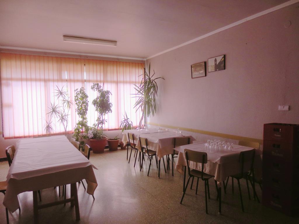 Hostal Roca Fayón المظهر الخارجي الصورة